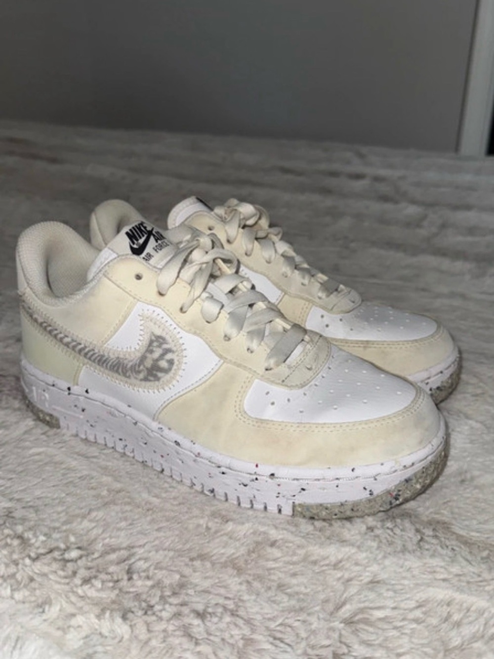 Nike Women’s Cream & White Speckled Sole Sneakers - Picture 3 of 9